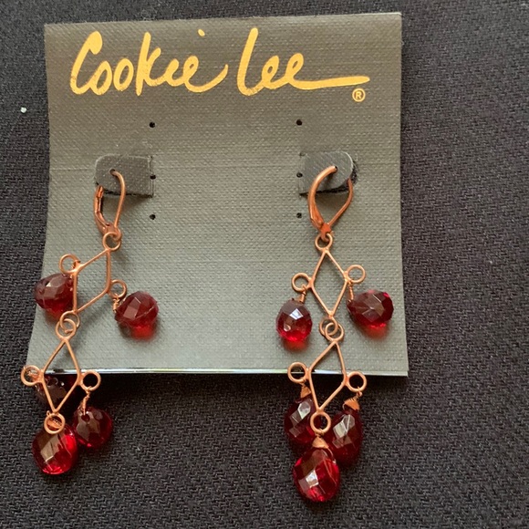 Cookie Lee chandelier earrings red - Picture 1 of 3
